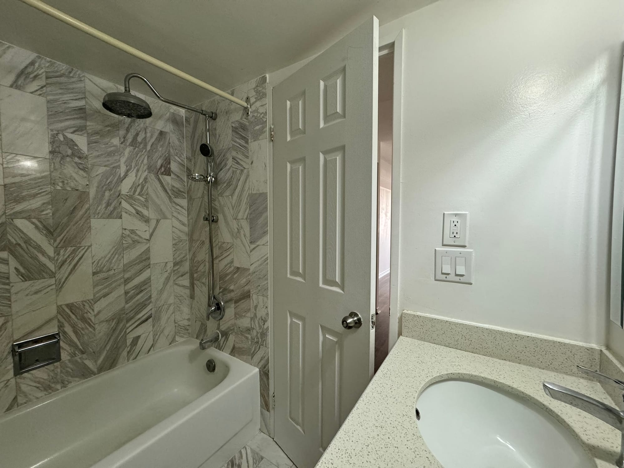出租密市SQ1二室二卫公寓 325 Webb Dr 909, Mississauga $3,000