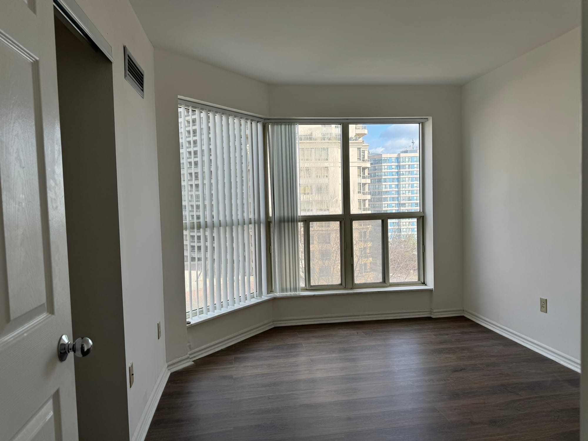 出租密市SQ1二室二卫公寓 325 Webb Dr 909, Mississauga $3,000
