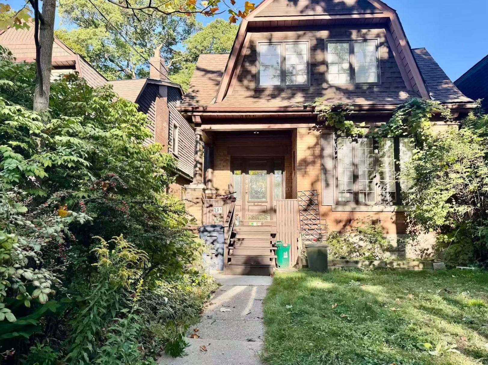 391 Parkside Dr Basement, Toronto