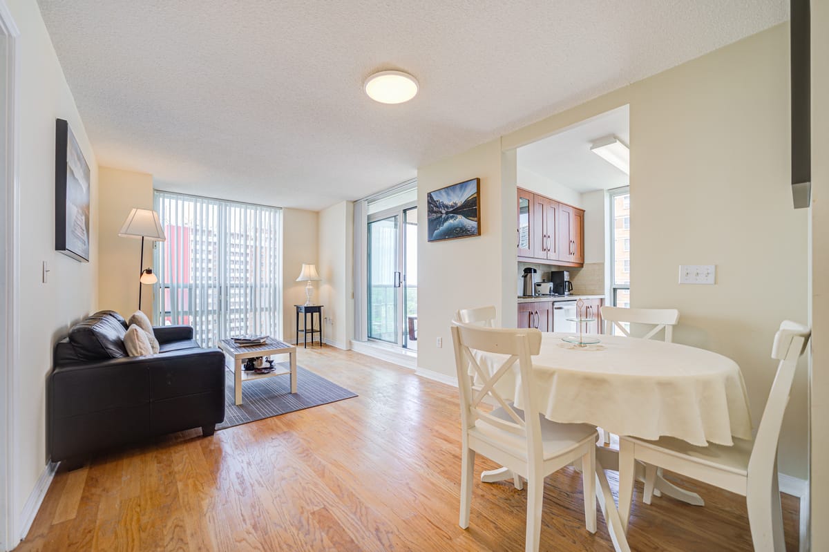 15 Michael Power Pl 1507, Toronto $635,000