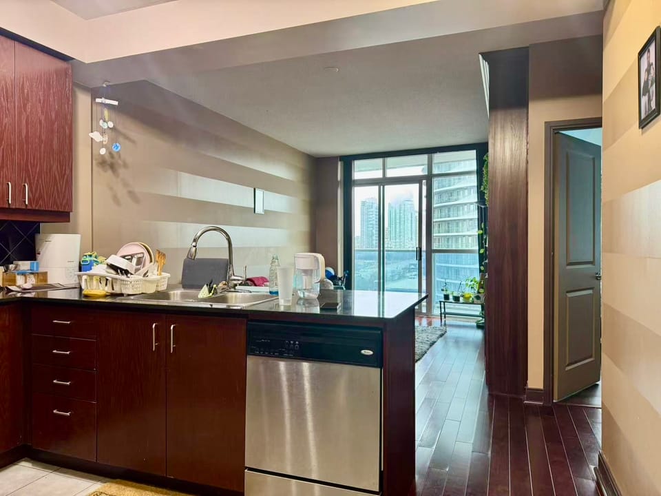 80 Absolute Ave 1308, Mississauga $2,300