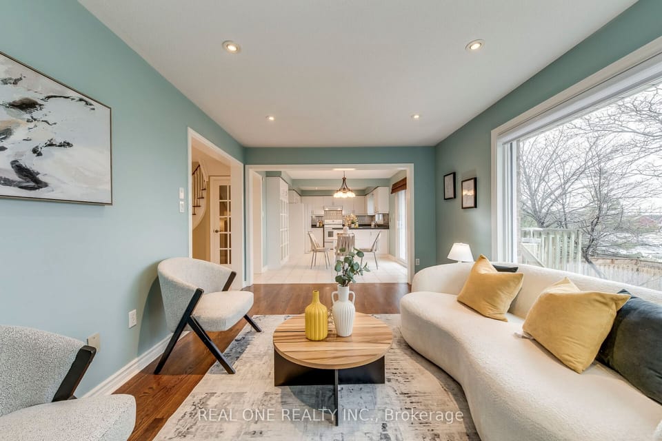 76 Inverhuron Tr, Oakville $1,699,000